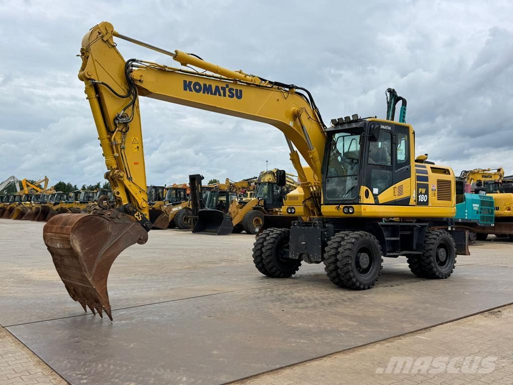 Komatsu PW180-11 حفارات بعجل