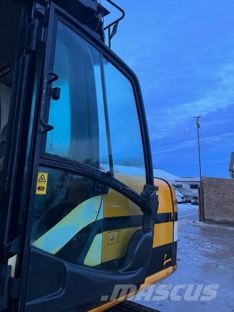 JCB JS 130 حفارات زحافة