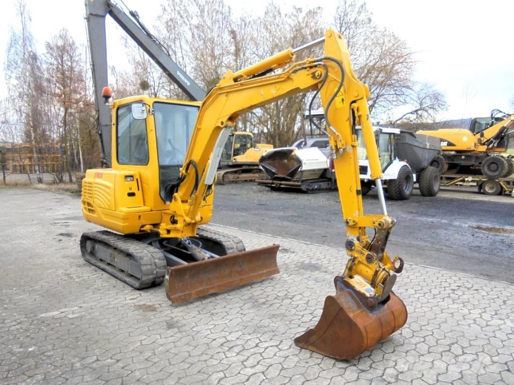 Takeuchi TB 235 حفارات صغيرة أقل من 7 طن (حفارات صغيرة)