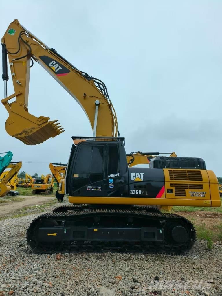 CAT 336 D حفارات زحافة
