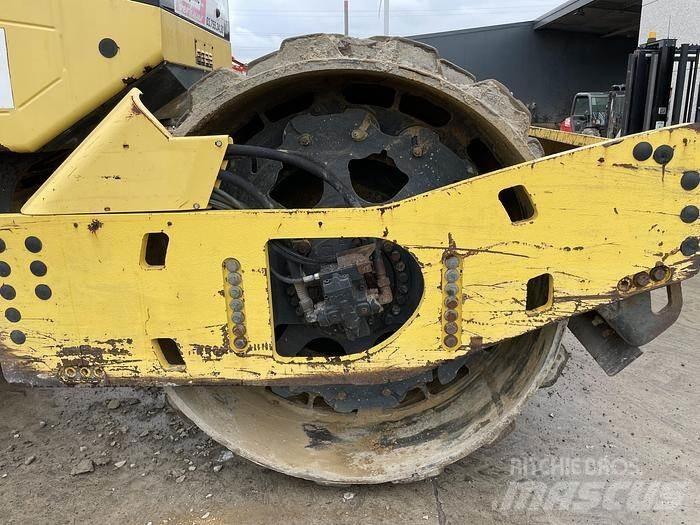 Bomag BW213DH-4 مداحل أحادية الأسطوانة