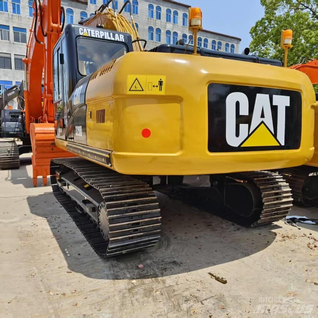 CAT 320 D حفارات زحافة
