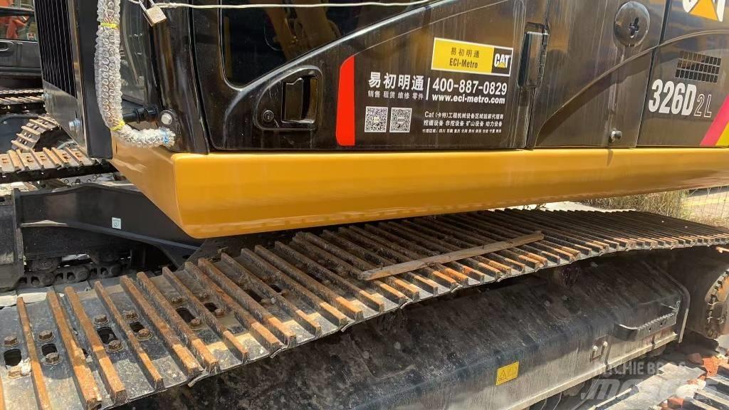 CAT 326 F حفارات زحافة