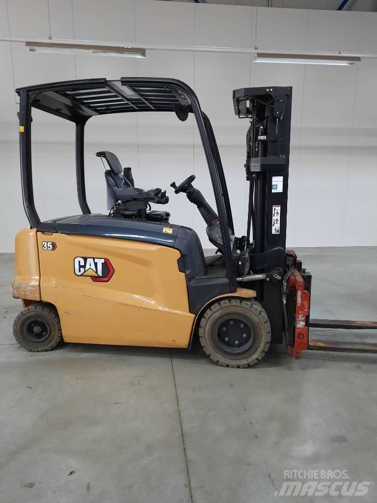 CAT EP35N شاحنات ذات رافعات شوكية تعمل بالكهرباء
