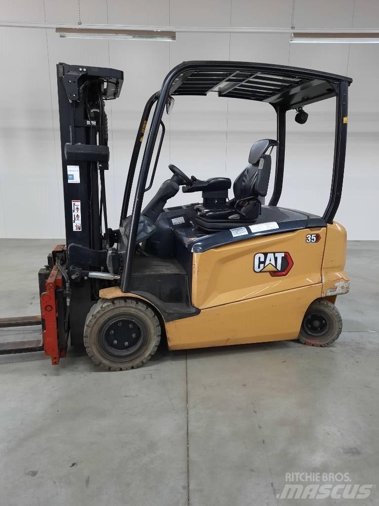 CAT EP35N شاحنات ذات رافعات شوكية تعمل بالكهرباء