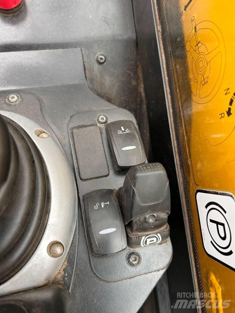 JCB 525-60 AGRI معدات مناولة لأغراض الزراعة