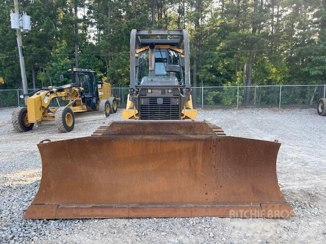 John Deere 750 KLGP بلدوزرات مجنزرة
