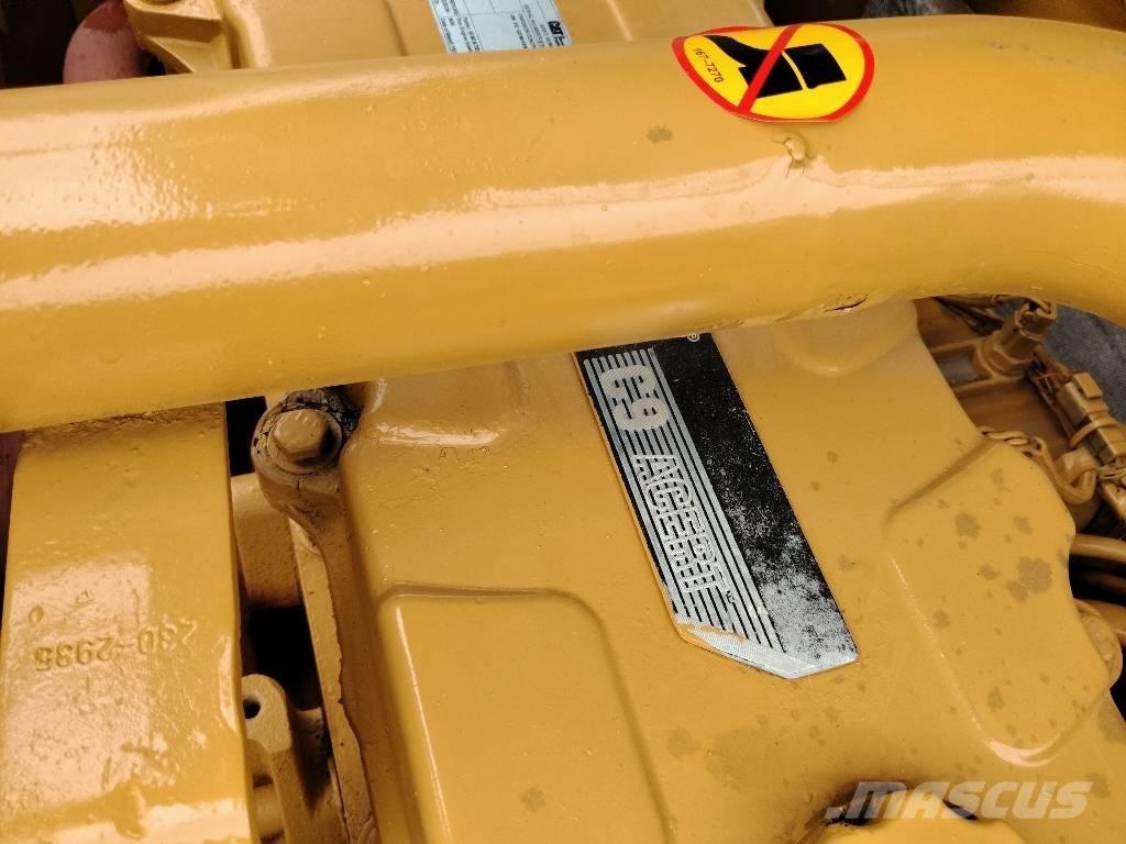 CAT 330 D حفارات زحافة