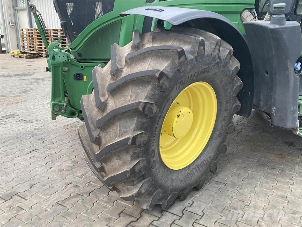 John Deere 6250R الجرارات