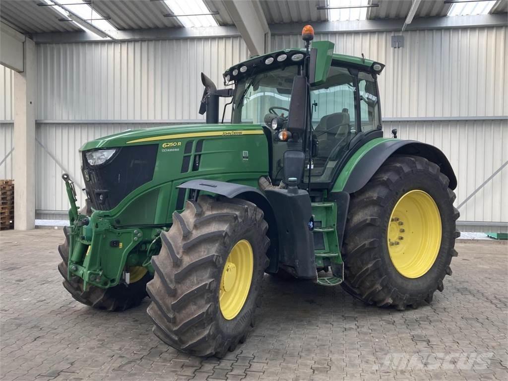 John Deere 6250R الجرارات