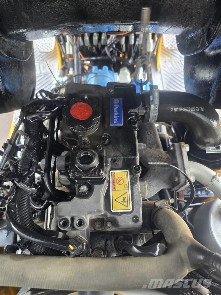 JCB 8008 CTS حفارات صغيرة أقل من 7 طن (حفارات صغيرة)