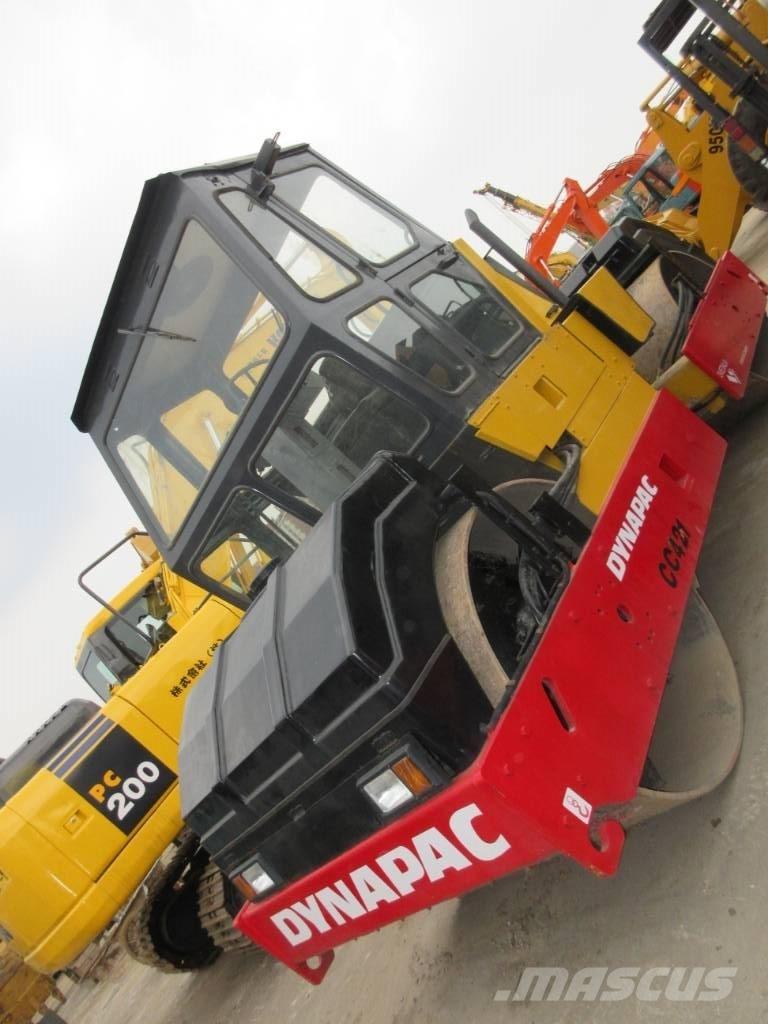 Dynapac CC 421 مداحل ثنائية الاسطوانة