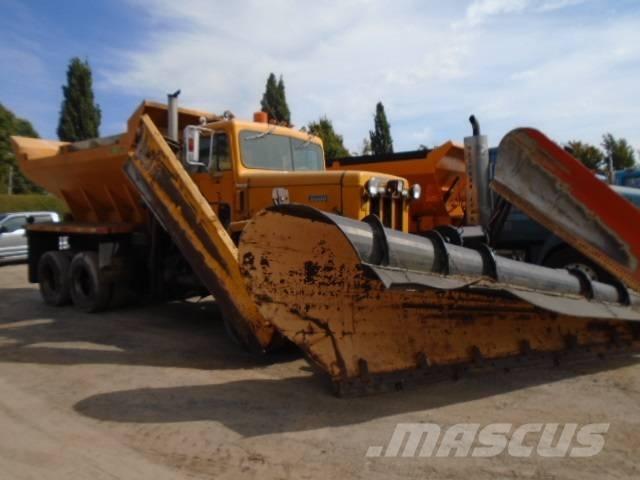 International 5070 حراثات ونصول الجليد