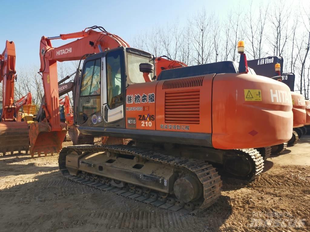 Hitachi zx210 حفارات زحافة