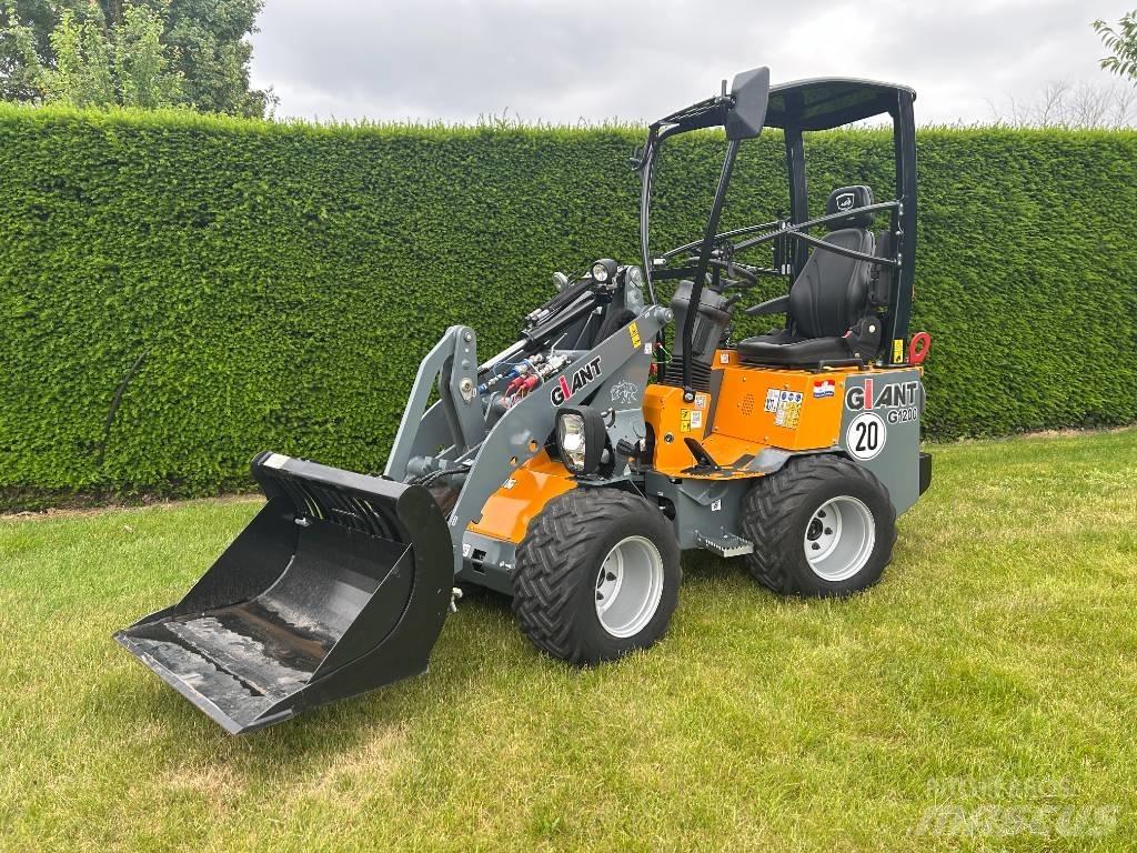 GiANT G 1200 لوادر صغيرة