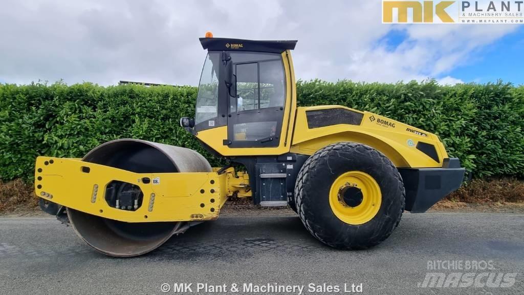 Bomag BW 213 D-5 مداحل أحادية الأسطوانة