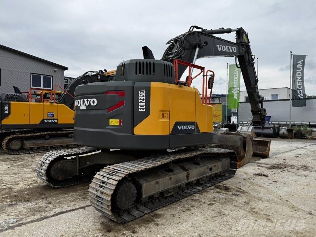 Volvo ECR235EL حفارات زحافة