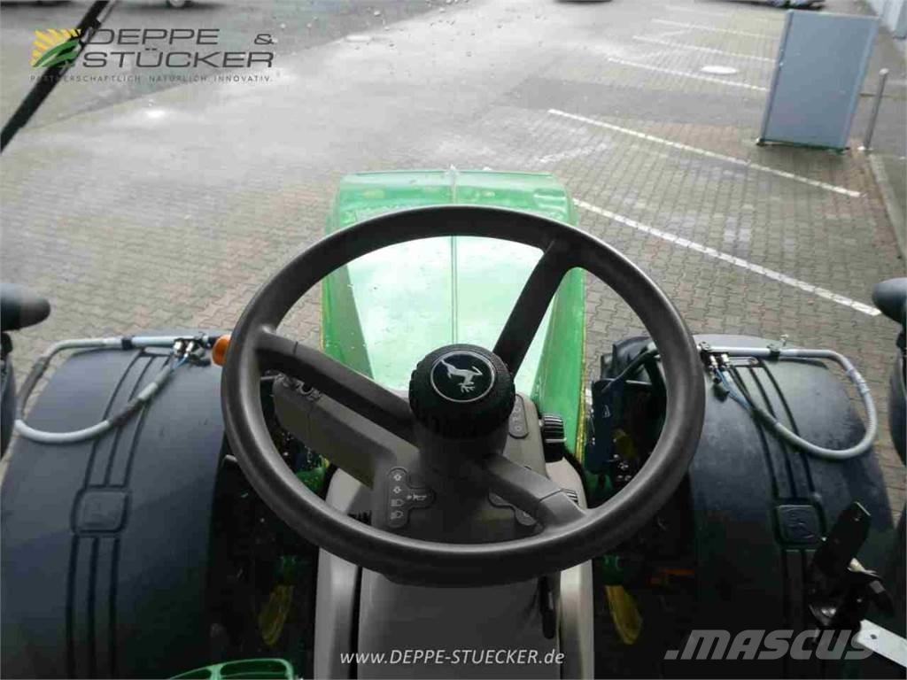 John Deere 8310R الجرارات