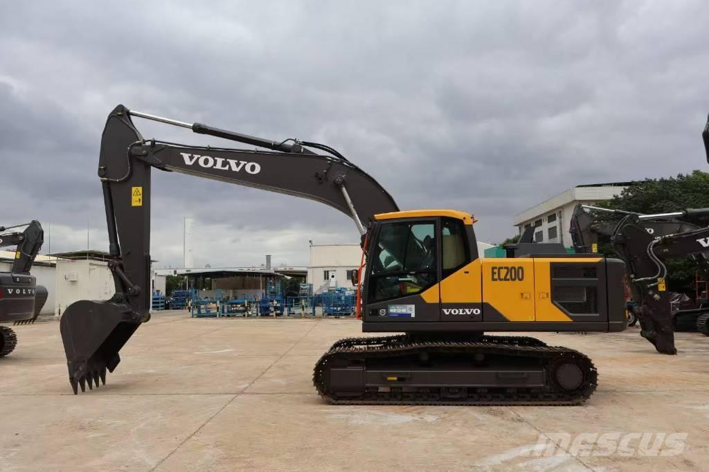 Volvo EC 200 حفارات زحافة