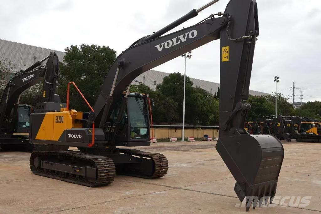 Volvo EC 200 حفارات زحافة