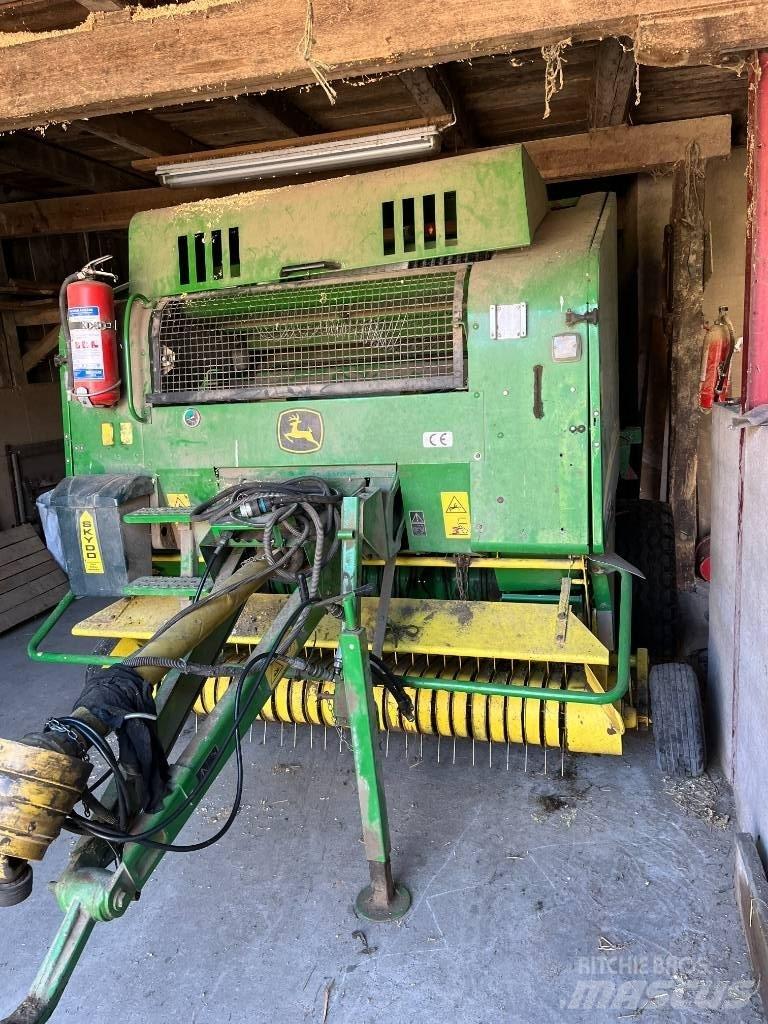 John Deere 578 محزمات مستديرة