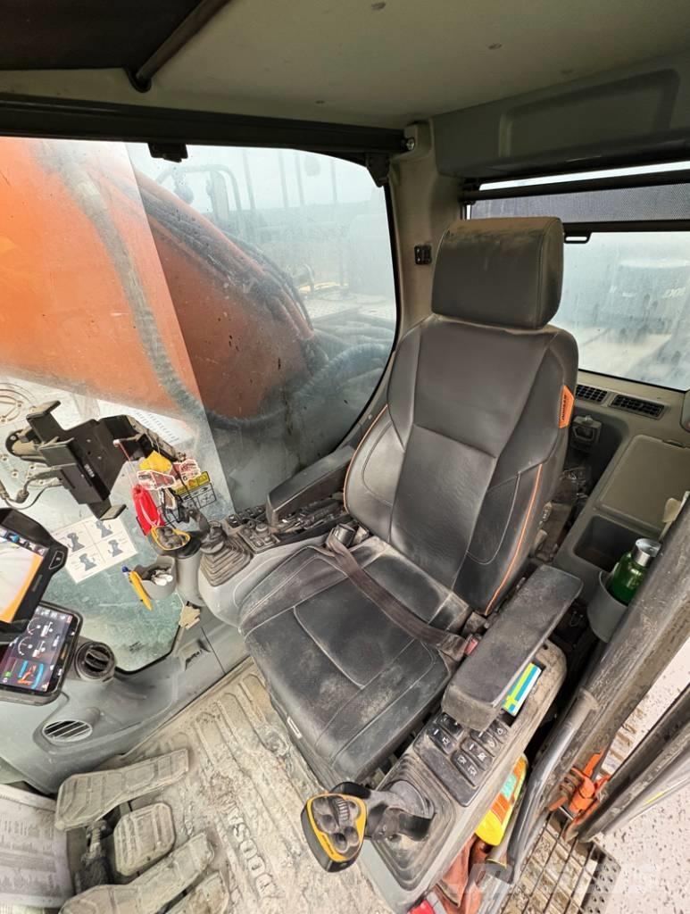 Develon DX 300 LC-7 حفارات زحافة