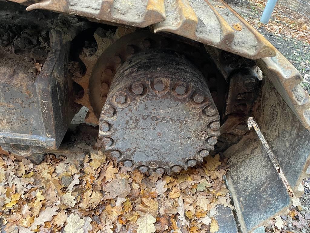 Volvo EC 300 D L حفارات زحافة