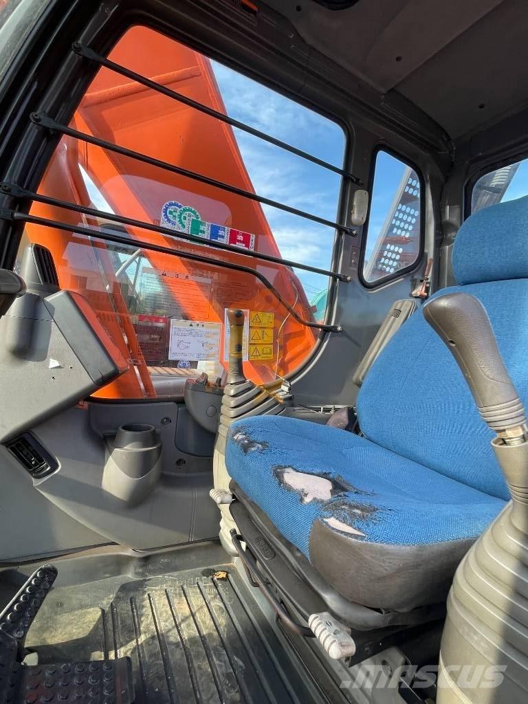 Hitachi ZX 240 حفارات زحافة