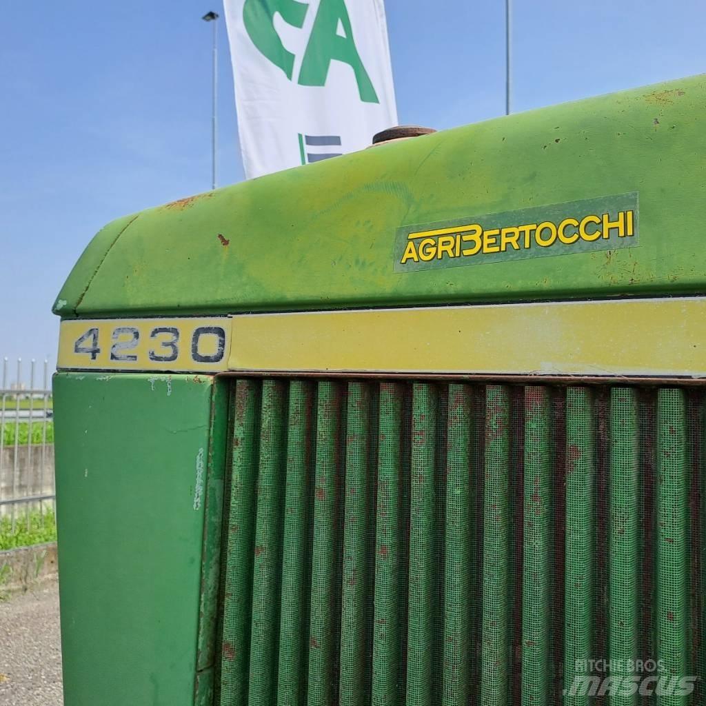 John Deere 4230 الجرارات