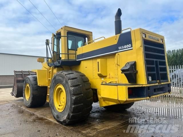 Komatsu WA 600-1 لوادر بعجل