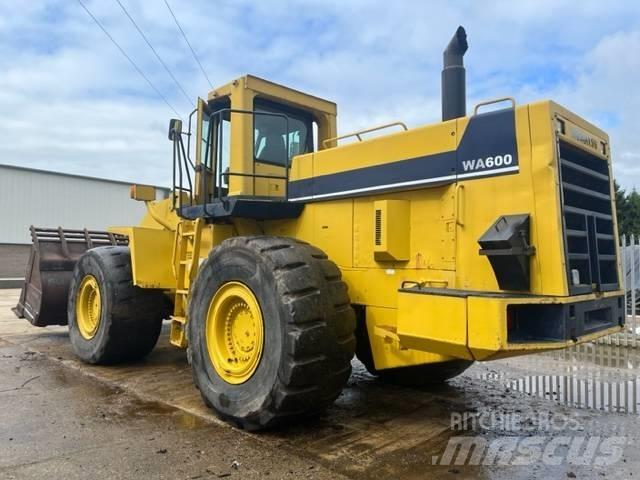 Komatsu WA 600-1 لوادر بعجل