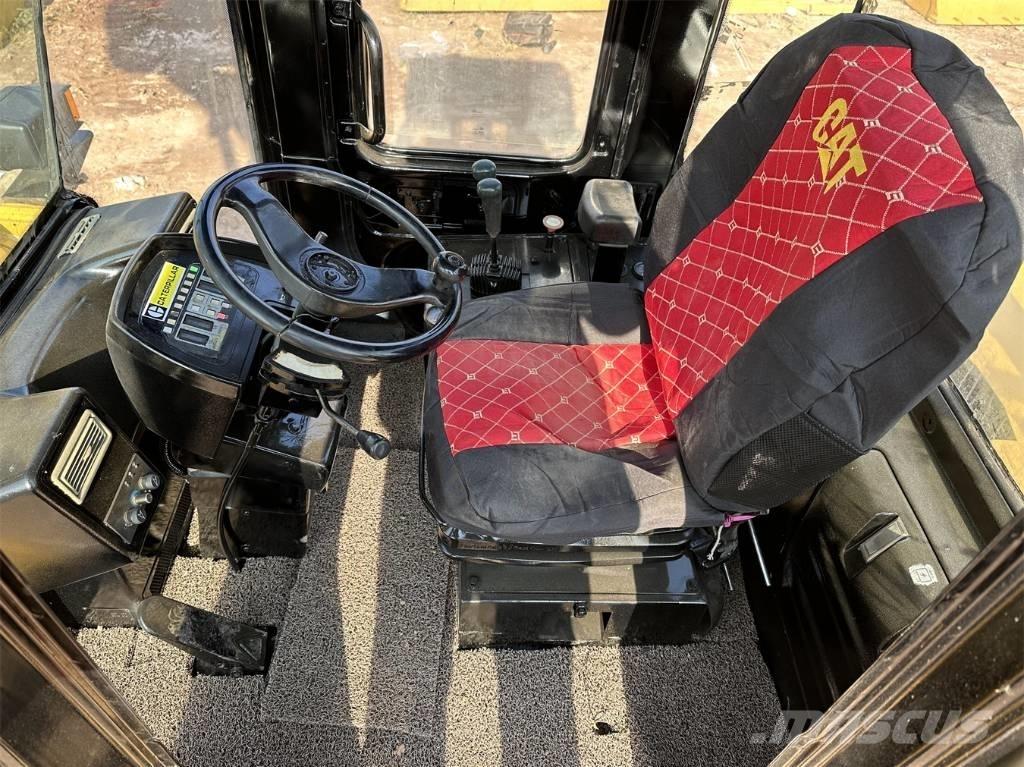 CAT 966G لوادر بعجل