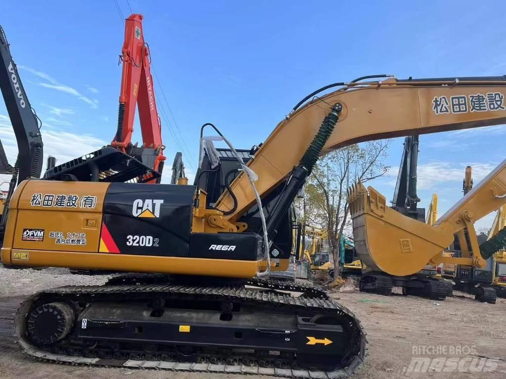 CAT 320 حفارات زحافة