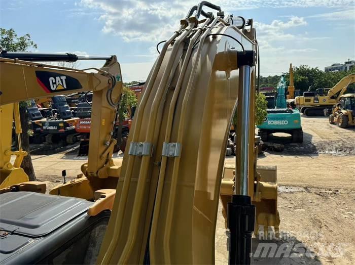 CAT 329 D L حفارات زحافة