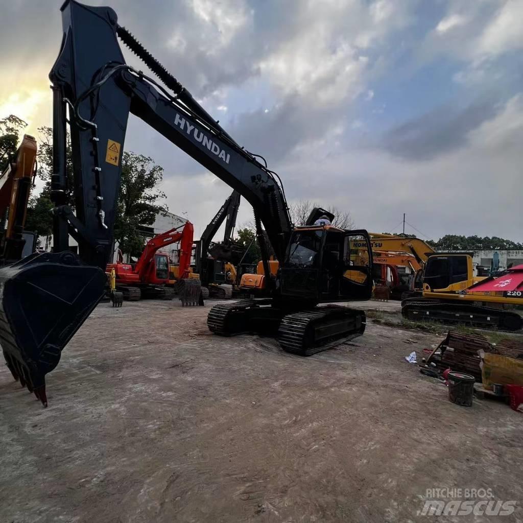 Hyundai R220-9S حفارات زحافة