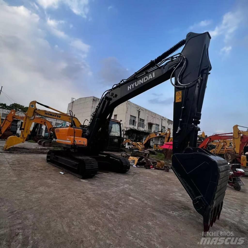 Hyundai R220-9S حفارات زحافة