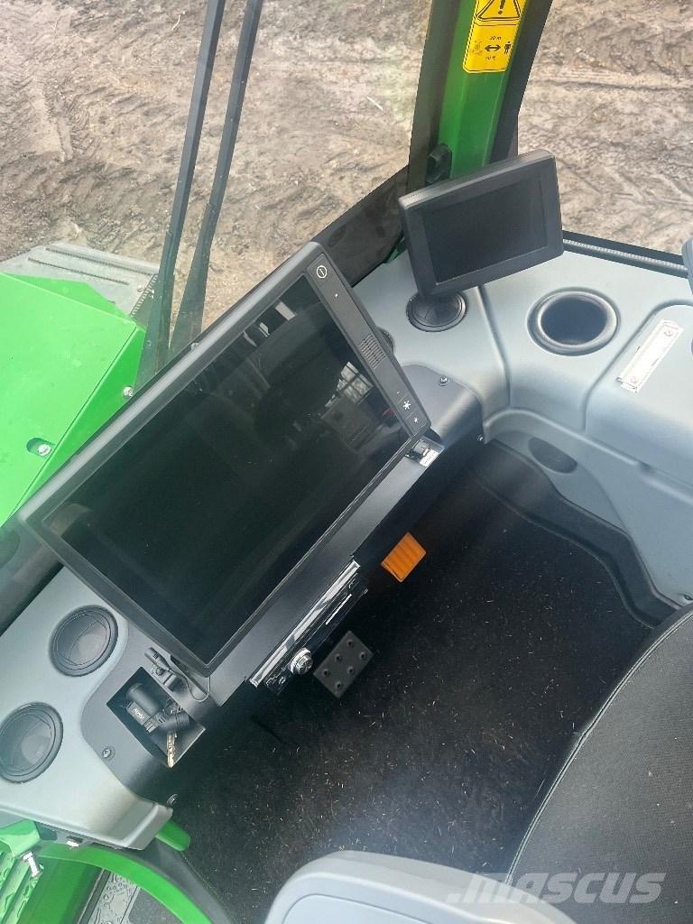 John Deere 910G شاحنات