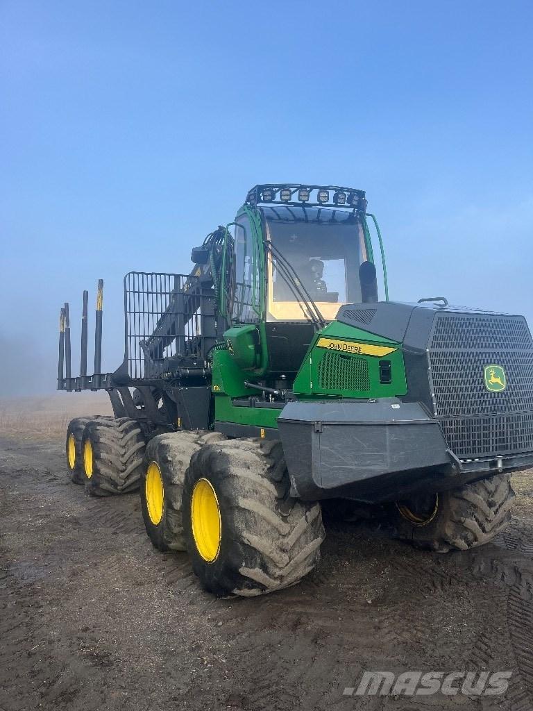 John Deere 910G شاحنات