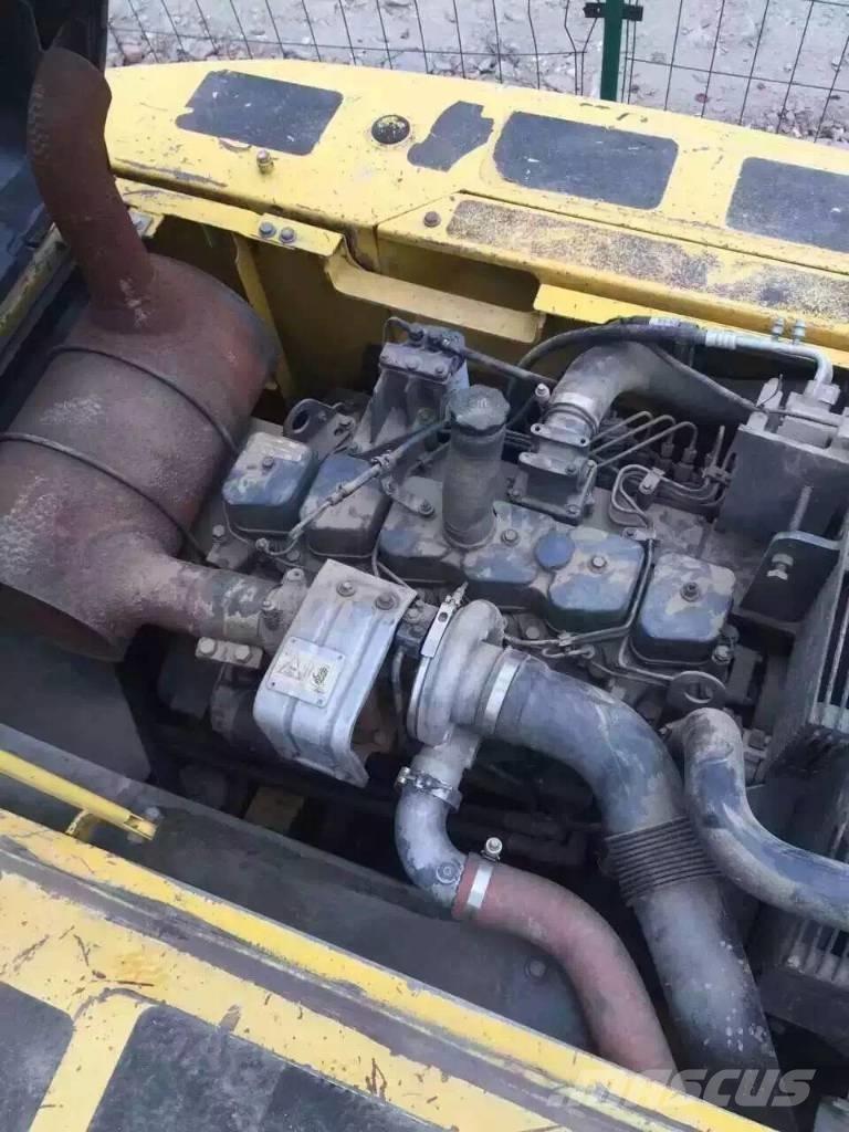 Komatsu pc220-7 حفارات زحافة