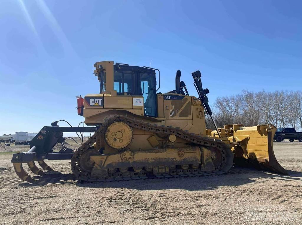 CAT D 6 T LGP بلدوزرات مجنزرة