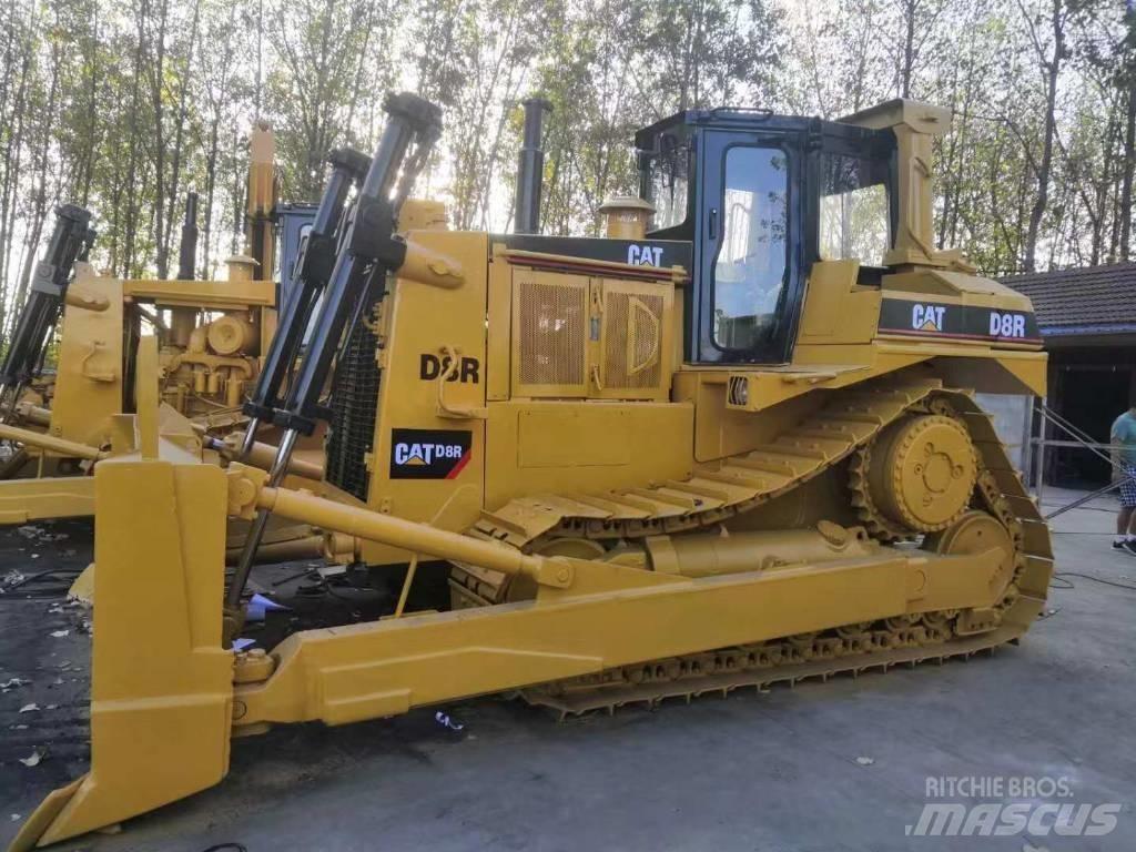 CAT D 8 R بلدوزرات مجنزرة