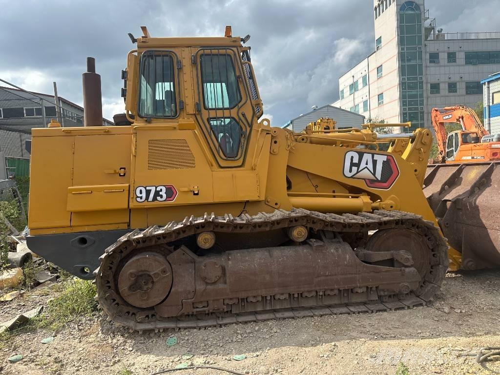 CAT 973 لوادر زحافة