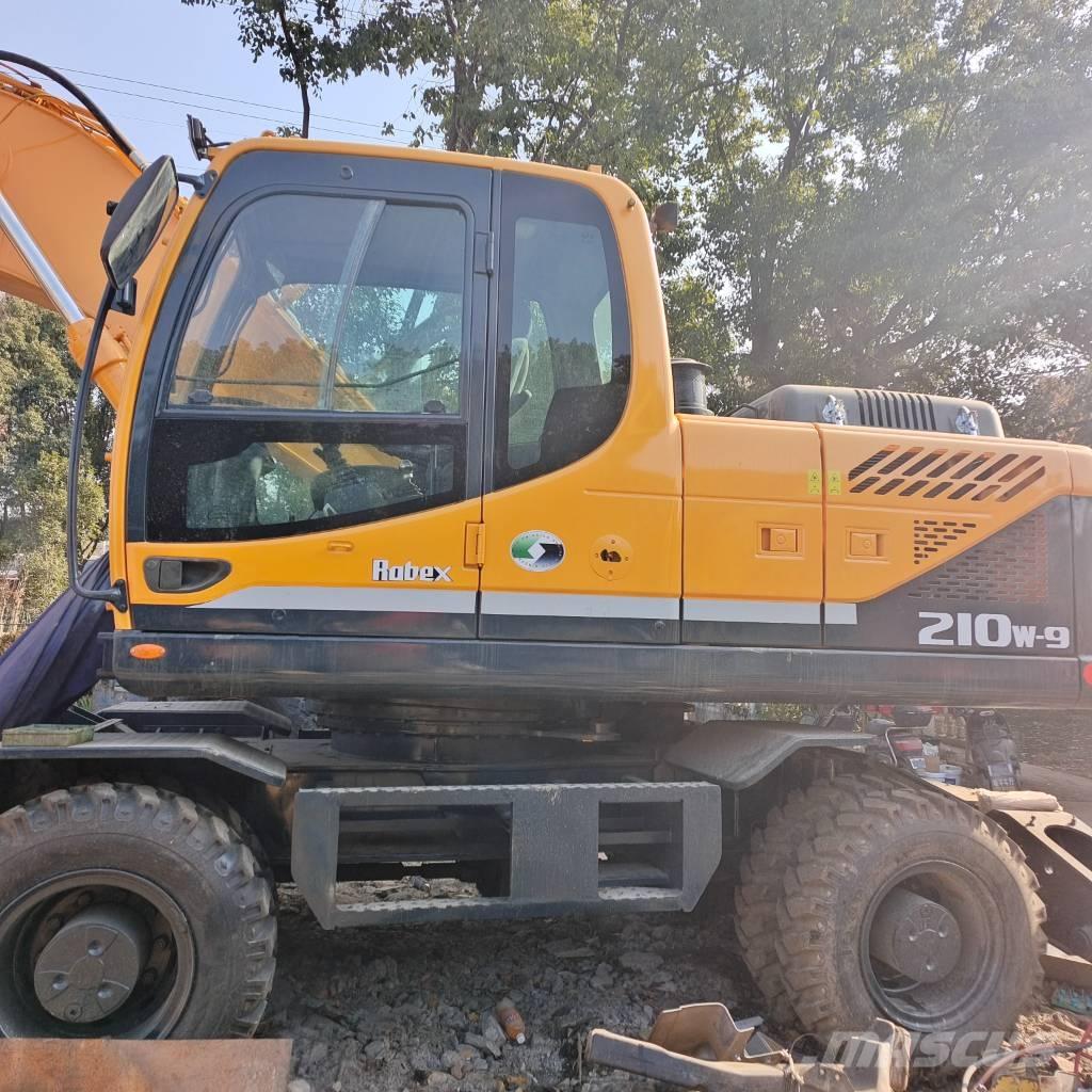 Hyundai HW 210 A حفارات زحافة