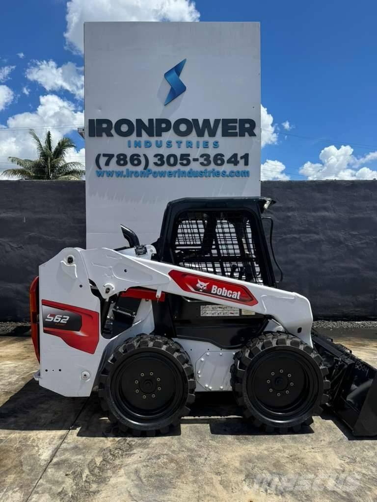 Bobcat S 62 لوادر انزلاقية التوجيه