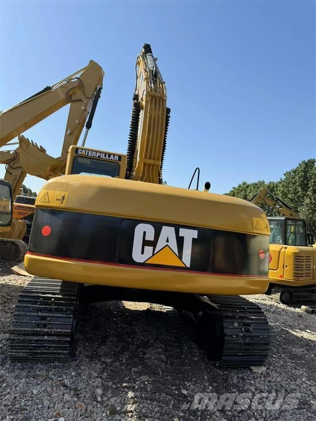 CAT 320 C حفارات زحافة
