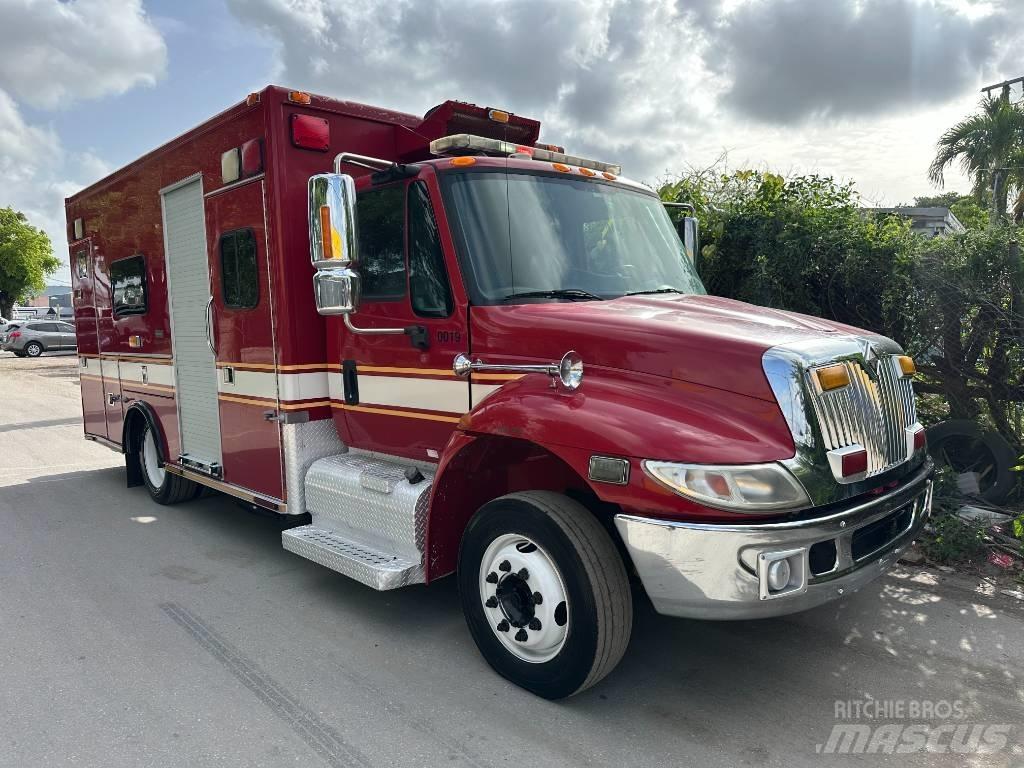 International 4300 سيارات إسعاف