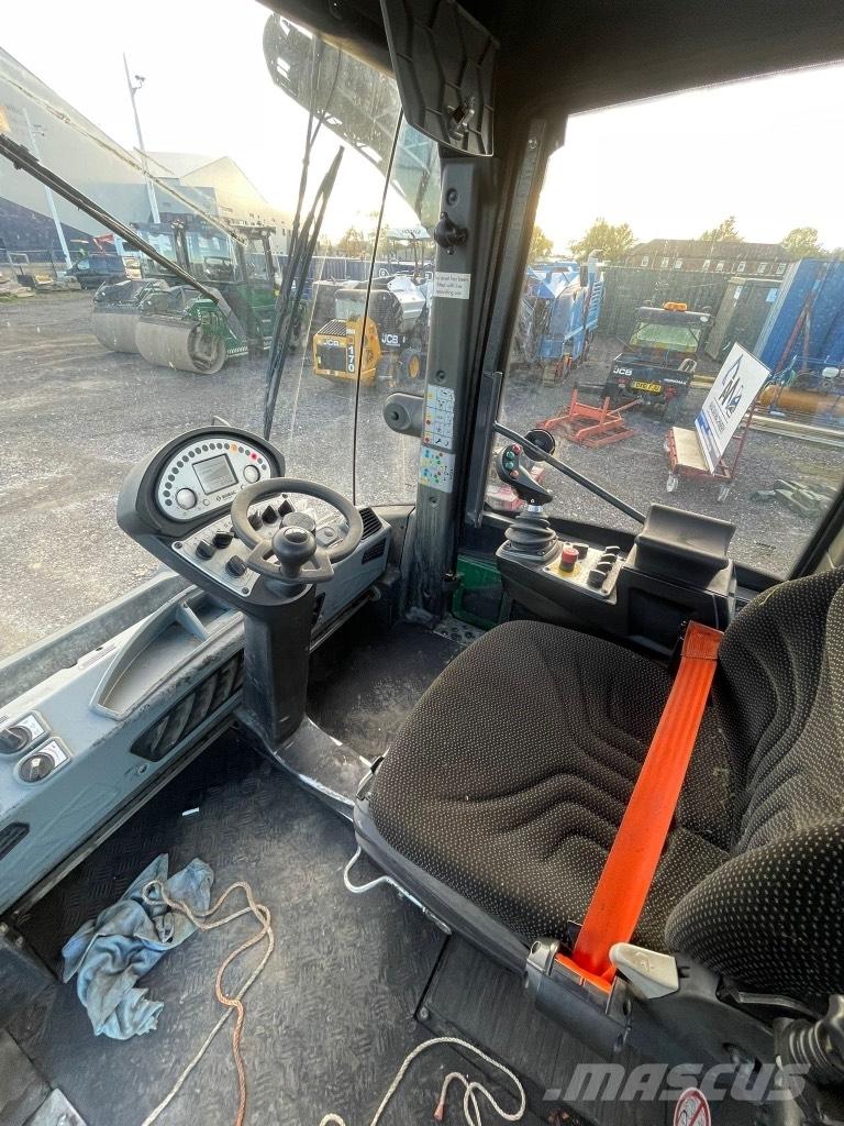 Bomag BW 154 AD-5 مداحل ثنائية الاسطوانة