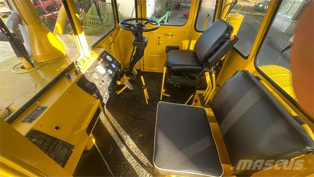 Kirovets K700A V8 الجرارات