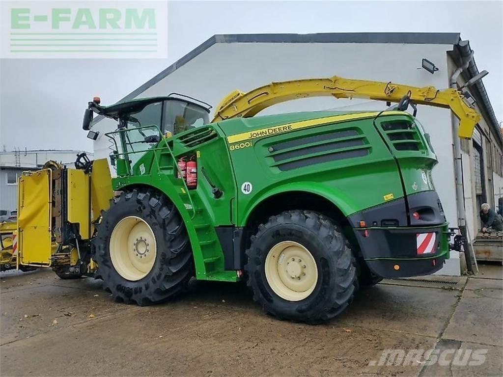John Deere 8600 علافات ذاتية الدفع