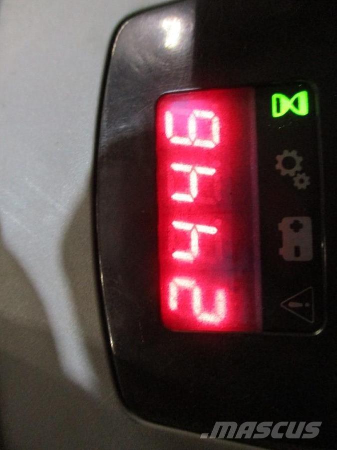 Toyota LPE250 رافعة منخفضة المستوى ذات منصة